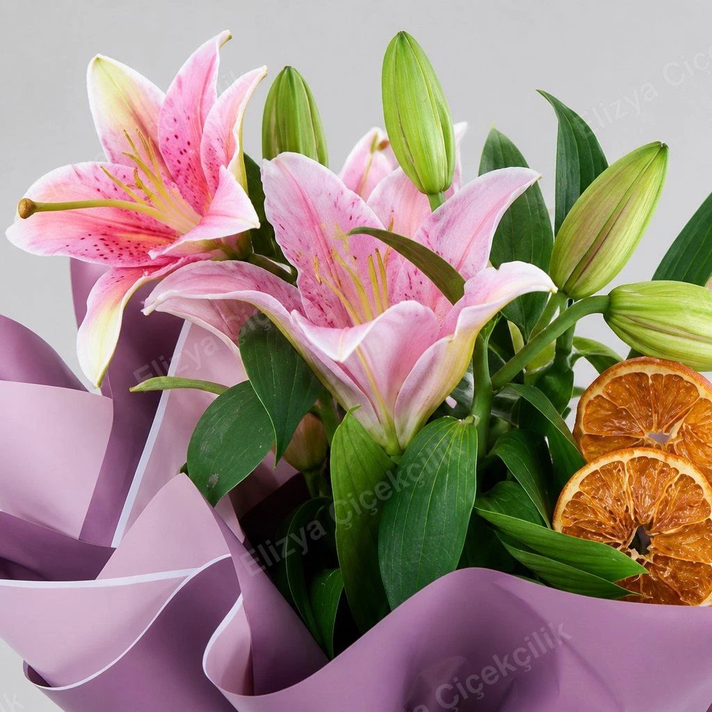 Blush Serenade — Pembe Lilyum Aranjmanı — Kurutulmuş Portakallı — görsel 2
