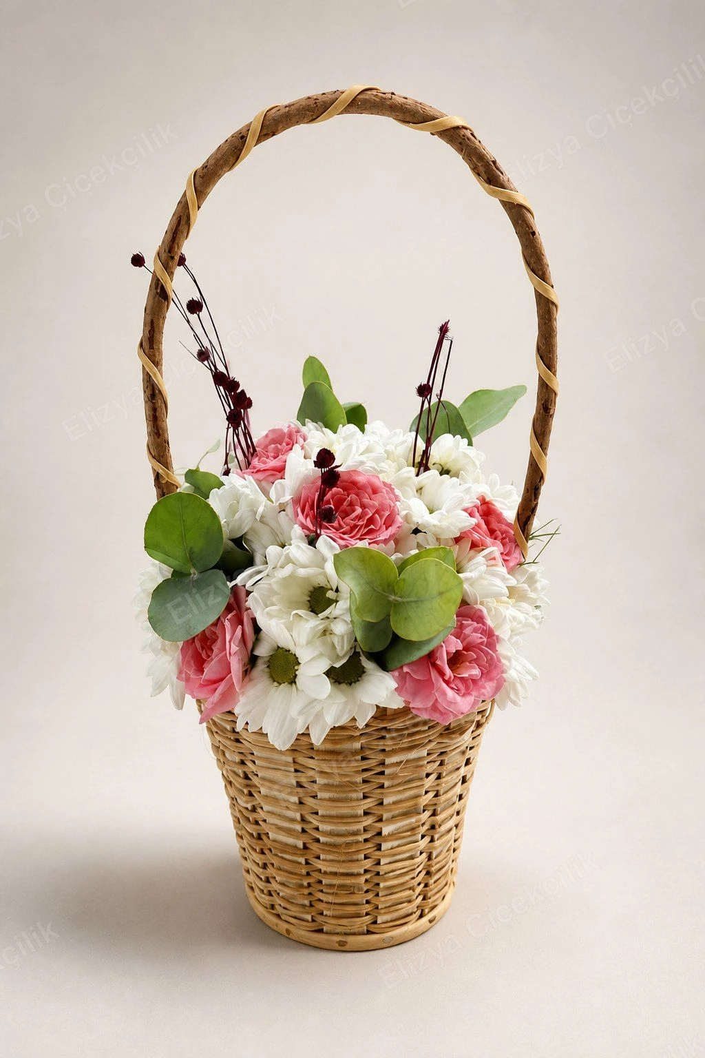 Blush Basket Charm — Pembe Gül & Papatya Sepet Aranjmanı