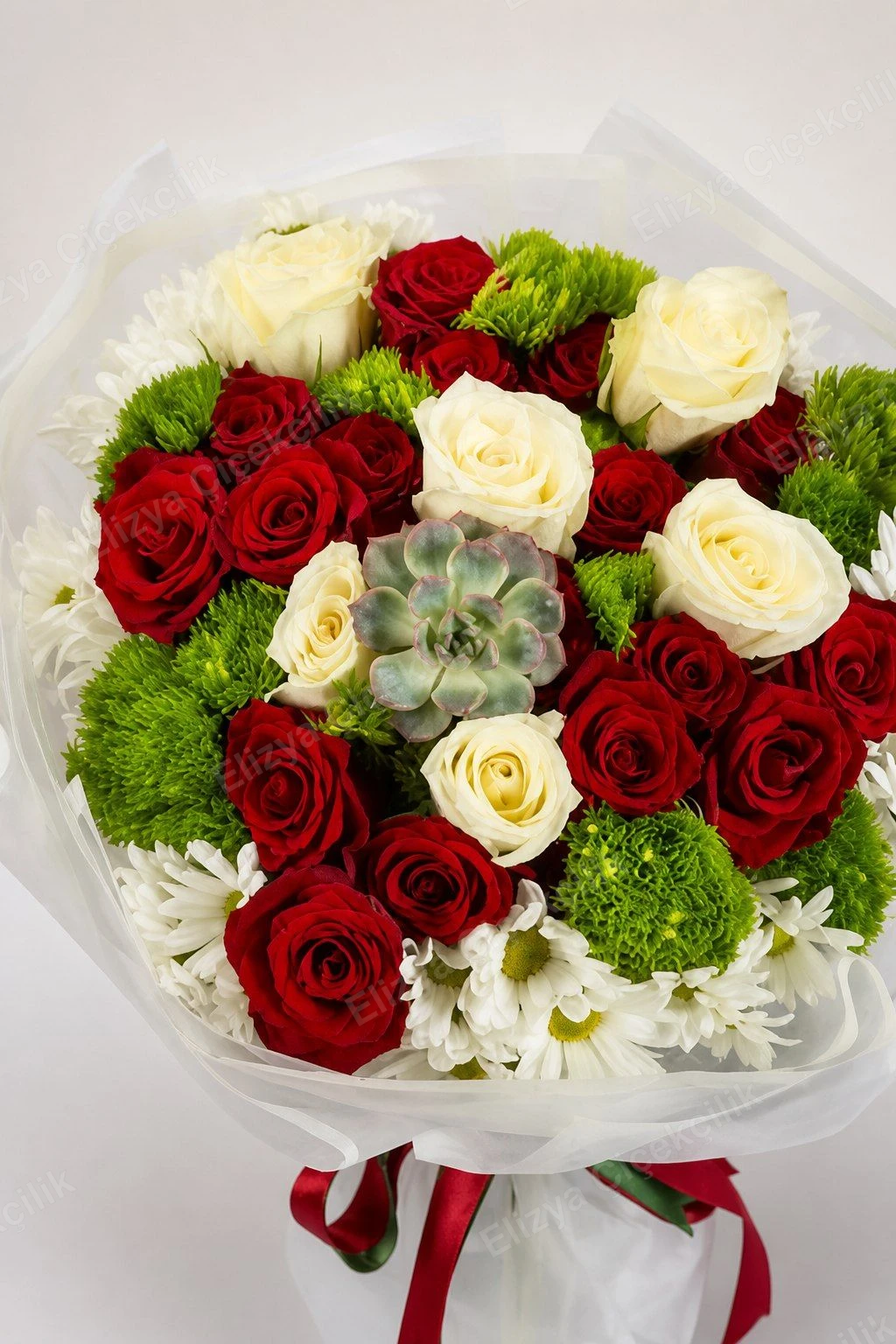 Scarlet & Ivory Charm — 17 Kırmızı 5 Beyaz Gül Buketi - Sukulentli — görsel 2