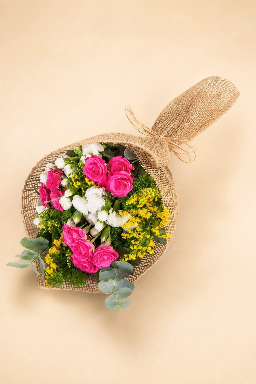 Tender Romance — Pembe Güller ve Beyaz Karanfiller Buketi