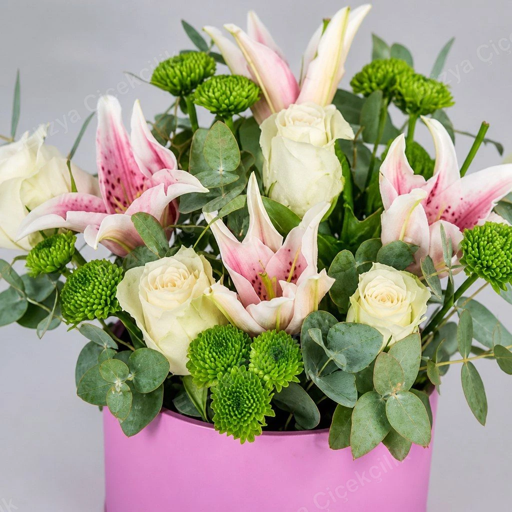 Pink Serenade — Pembe Kutuda Lilyum & Gül Aranjmanı — görsel 2