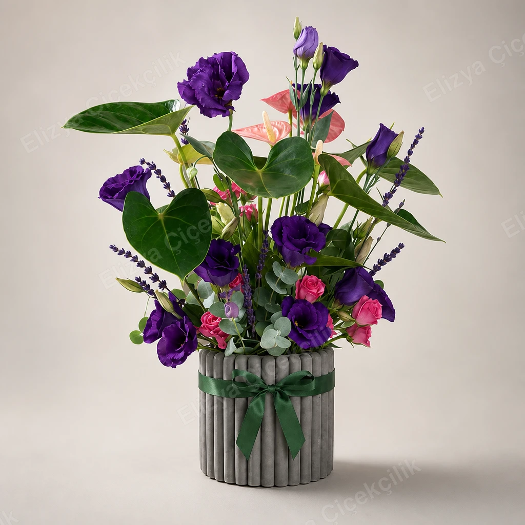 Violet Charm — Mor Lisyantus & Pembe Antoryum Aranjmanı