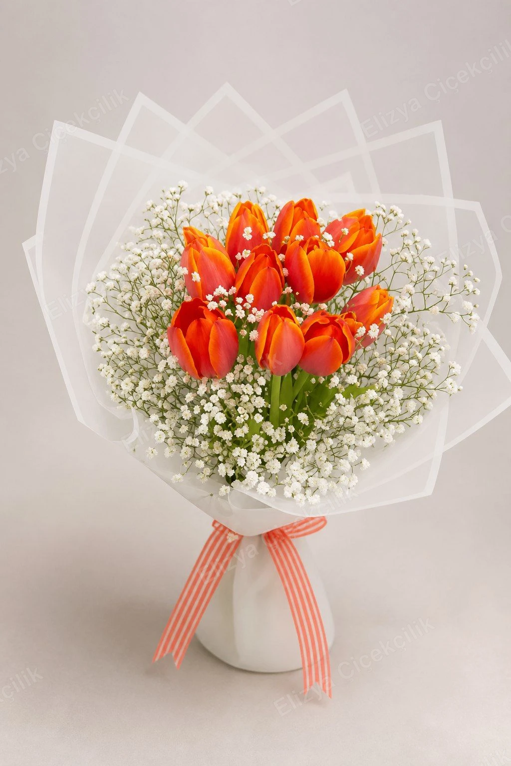 Coral Flame — Turuncu Lale Buketi (10 Lale, Cipso ile)