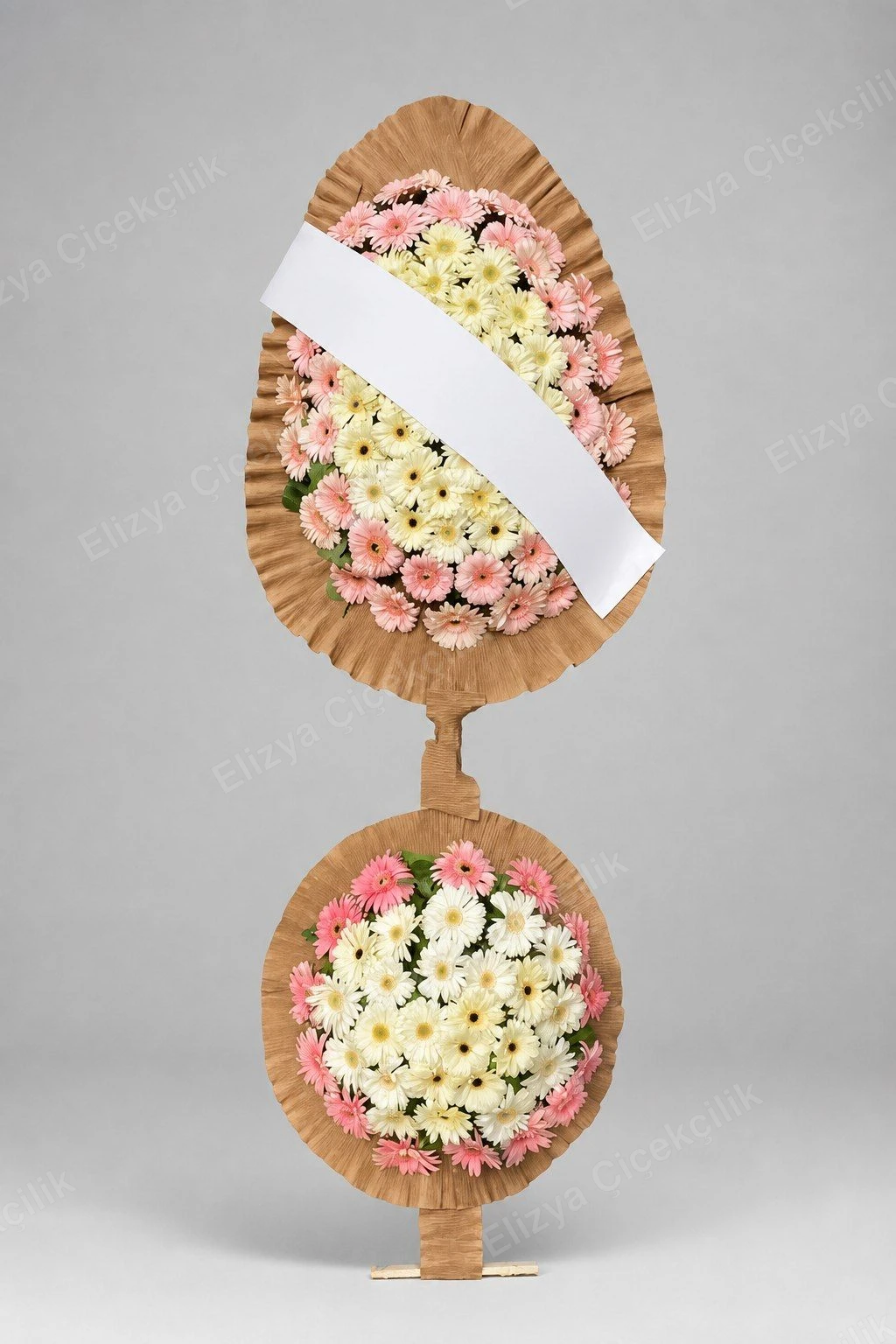 Blossom Wishes — Pembe Krem İki Katlı Kraft Ayaklı Çelenk
