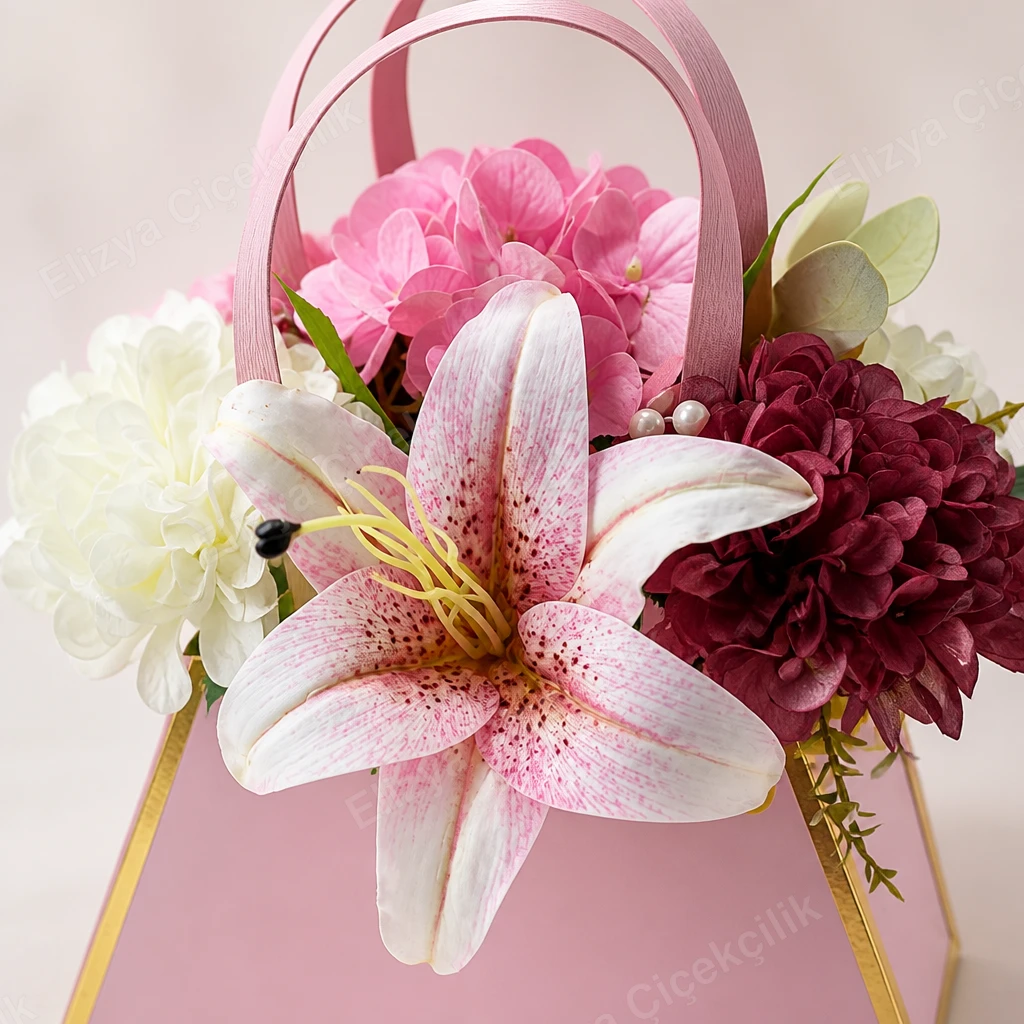 Rosé Charm — Pembe Ortanca & Lilyum Çanta Aranjman — görsel 4