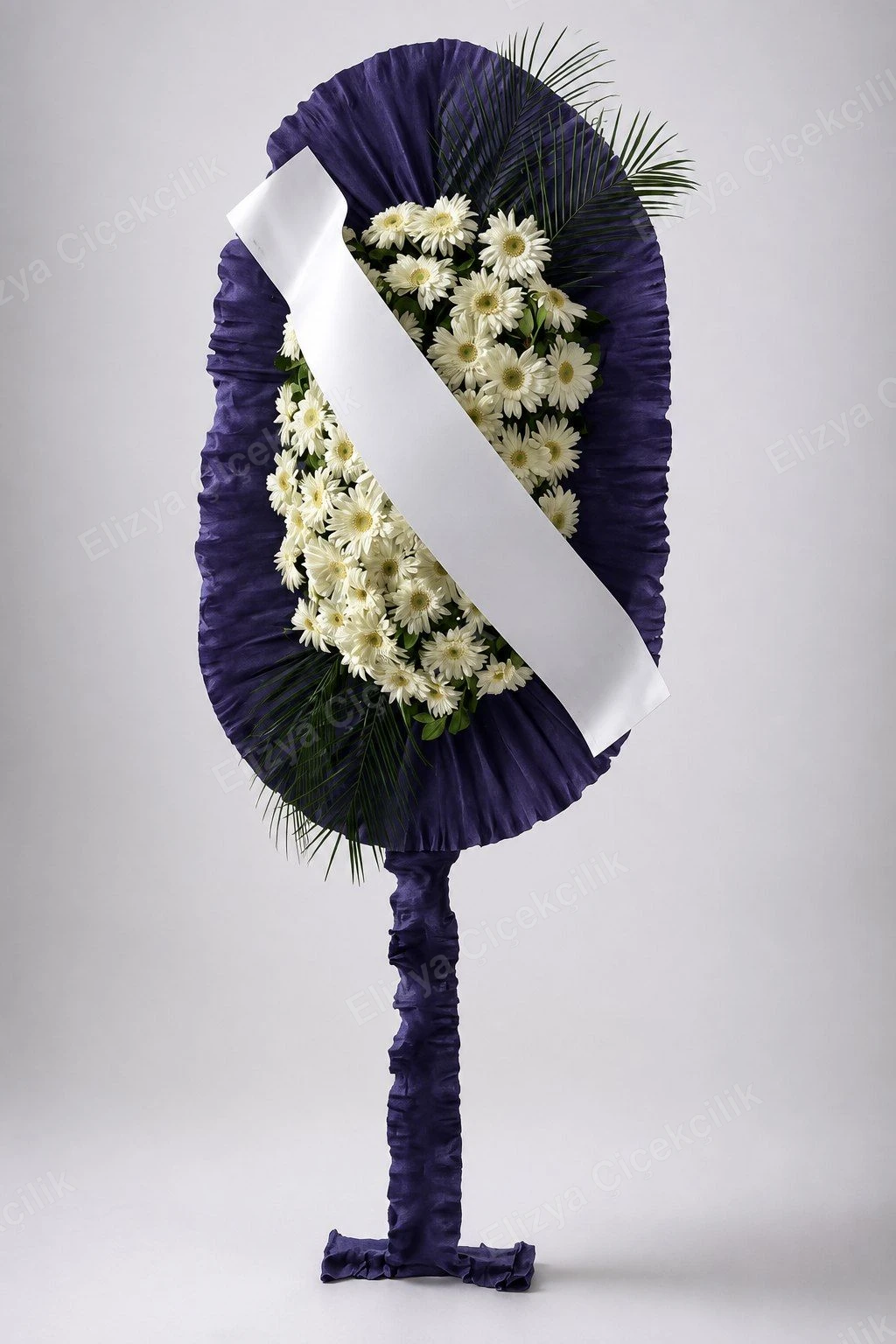 White Serenity — Beyaz Çiçekli Çelenk — görsel 2