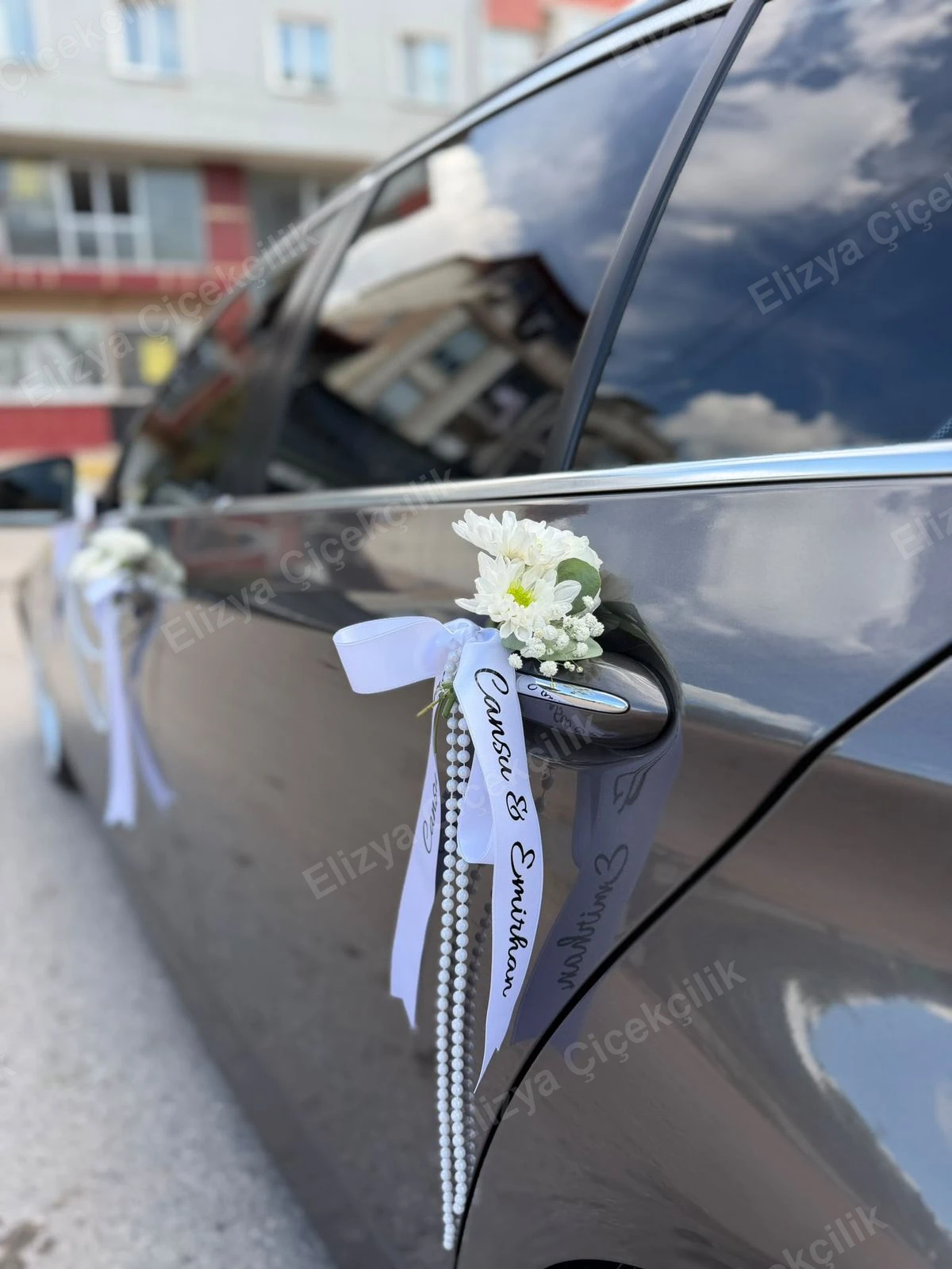 Bridal Elegance — Gelin Arabası Süslemesi (Ön-Arka Ana Aranjman + İsimli İnci Kurdele) — görsel 3