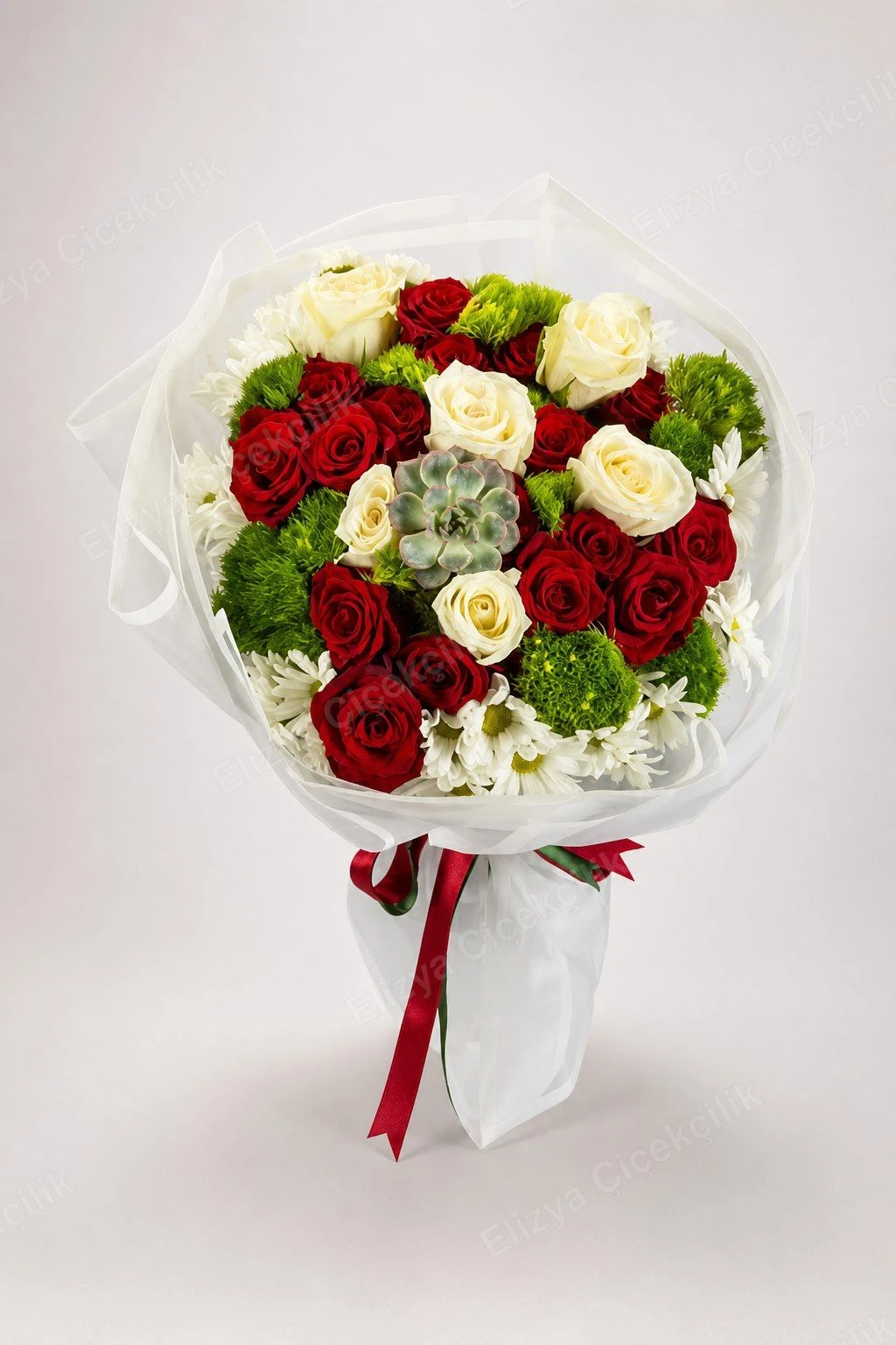 Scarlet & Ivory Charm — 17 Kırmızı 5 Beyaz Gül Buketi - Sukulentli