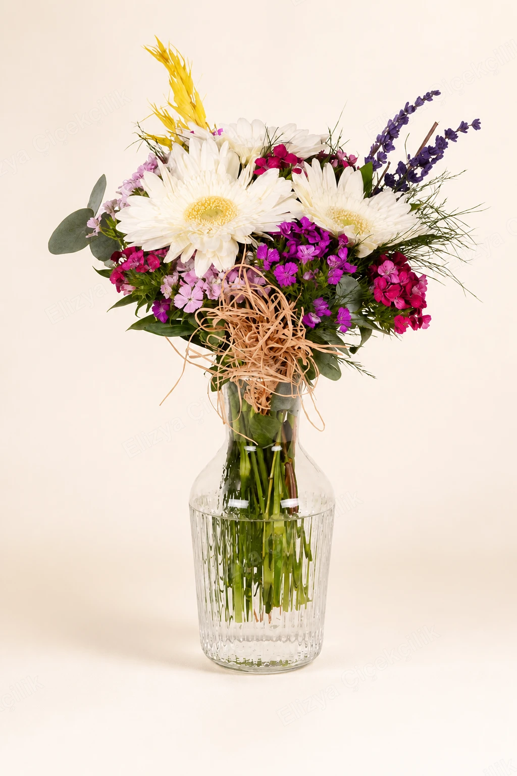 Daisy Charm — Beyaz Gerbera ve Hüsnüyusuf