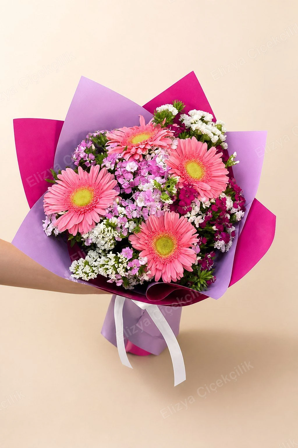 Pembe Gerbera ve Kır Çiçeği Buketi