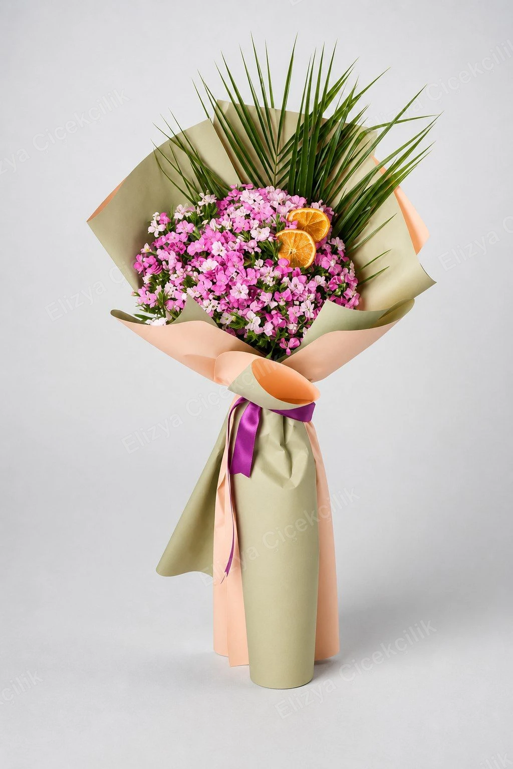 Blushing Meadow — Pembe Hüsnüyusuf Buketi — Palmiye & Kuru Portakal Dokunuşu